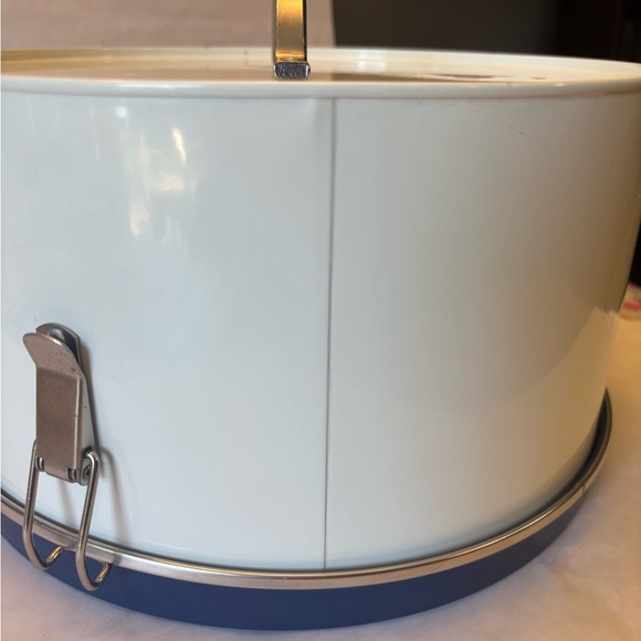 Rate Lenox Kate spade tin cake carrier 10” cake by the slice let them eat cake - Picture 3 of 16